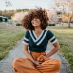 clienta satisfecha con la compra de su casa en puebla