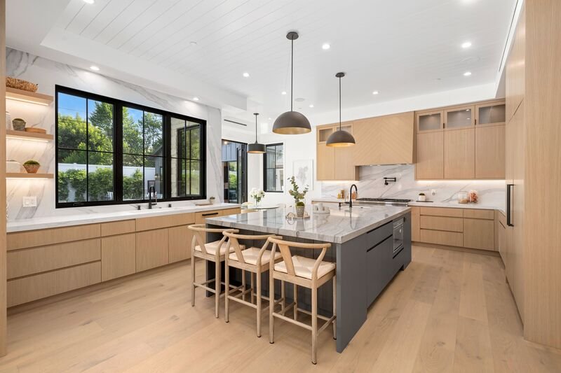 comodor dentro de la cocina